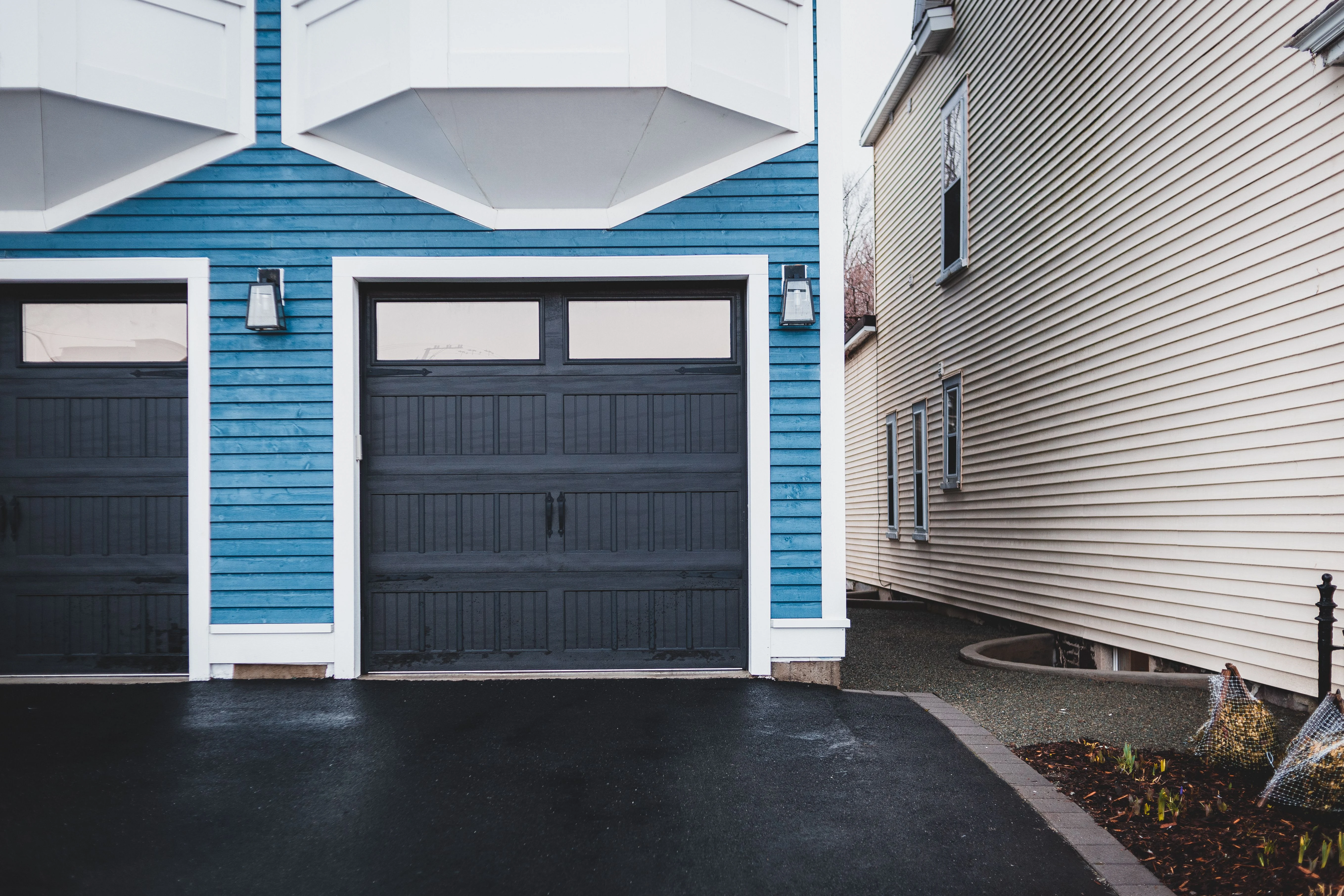 Residential garage door in Wallis